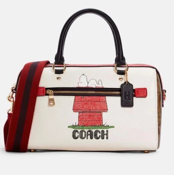 FAIR OFFERS RARE!! Coach Peanuts Snoopy Crossbody Bag - Picture 1 of 14